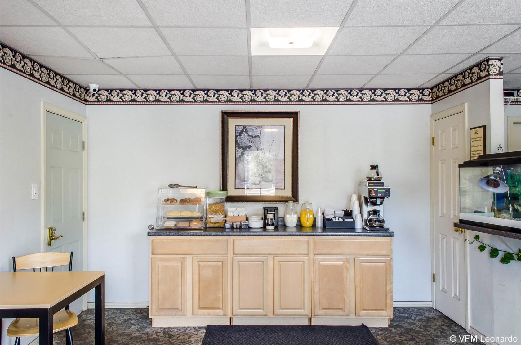 Lodge Econo I-99