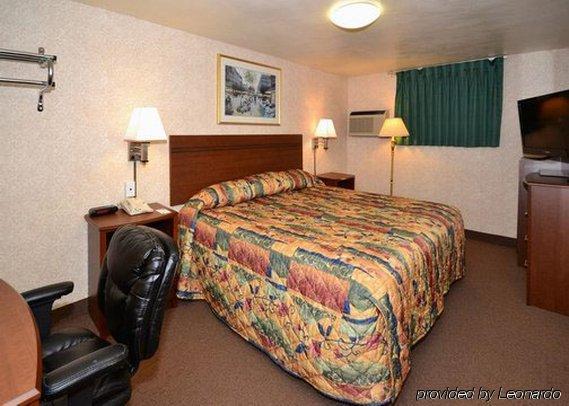 Lodge Econo I-99